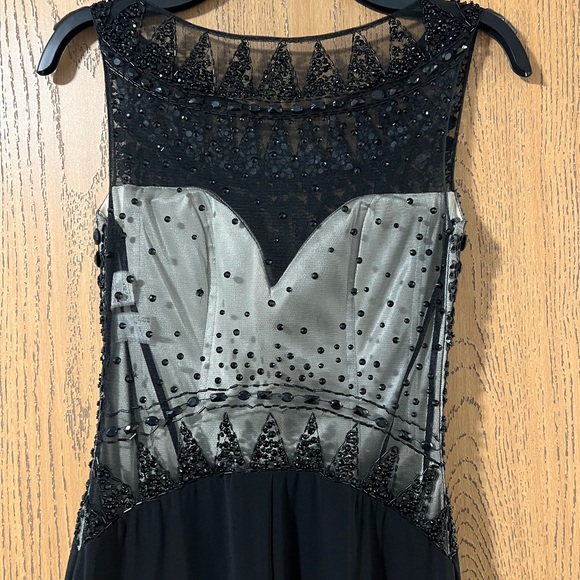 Formal dress - Picture 2 of 4